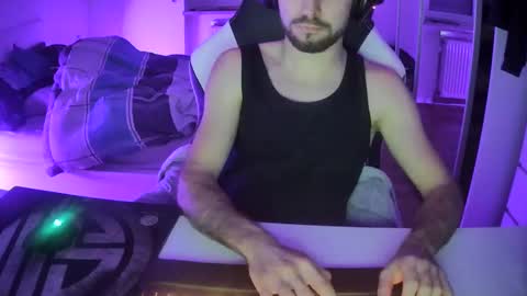 lukasschoetz online show from January 13, 11:38 pm