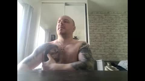 lukasz1808 online show from May 22, 12:12 pm