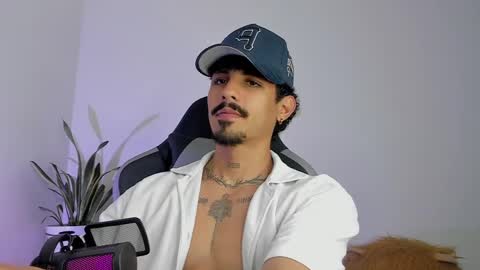 Luke Taylor online show from April 2, 1:51 pm