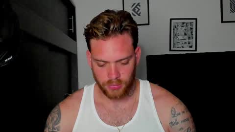 Snapshot of lukeglanton17 chatting on December 30, 10:55 pm Luke online show from December 30, 10:55 pm