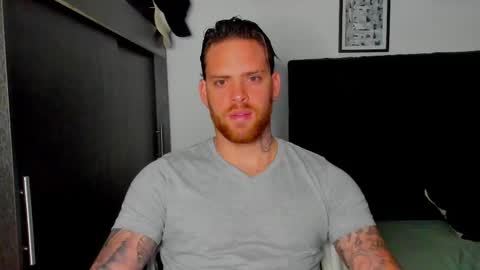 Snapshot of lukeglanton17 chatting on February 27, 10:31 pm Luke online show from February 27, 10:31 pm