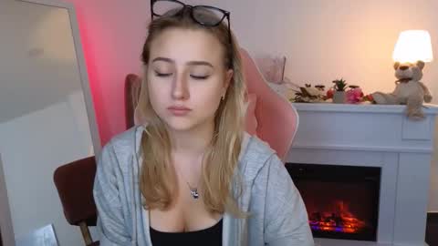 Lily online show from September 15, 1:12 pm