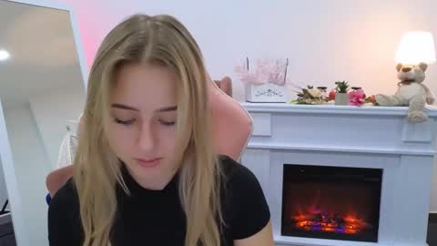 Lily online show from September 16, 1:13 pm