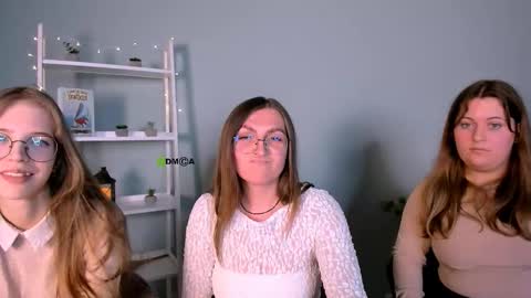 lulu_fly_ online show from October 14, 2:31 pm