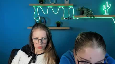 lulu_fly_ online show from October 15, 2:40 pm