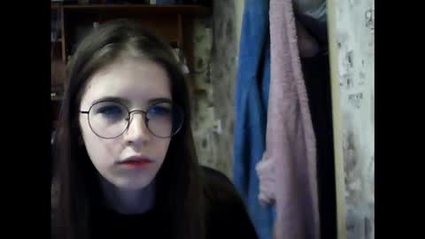 lulu_fly_ online show from December 17, 8:21 am