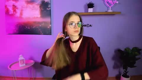 lulu_fly_ online show from November 17, 7:27 pm