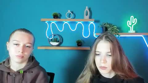 lulu_fly_ online show from October 17, 8:40 am