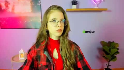 lulu_fly_ online show from October 28, 9:32 am