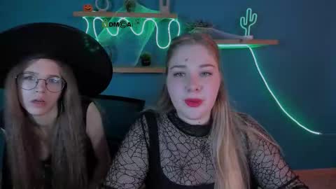 lulu_fly_ online show from October 31, 10:15 am