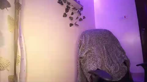 lulu_sparks1 online show from September 17, 7:12 am