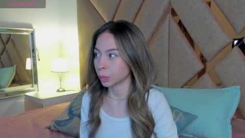 luluuberry online show from June 15, 7:17 pm