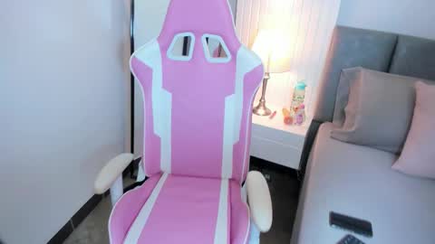 Lucy online show from November 25, 11:42 am