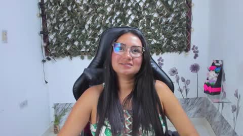 Luna  online show from November 15, 12:12 am