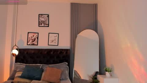     online show from October 5, 4:03 pm