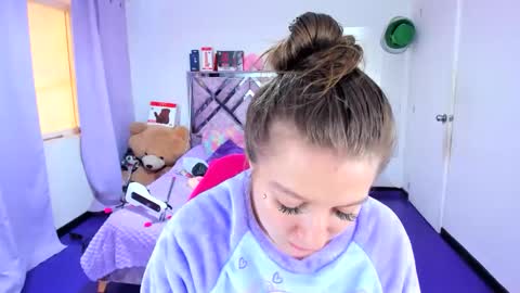 luna_analya online show from April 13, 6:45 pm