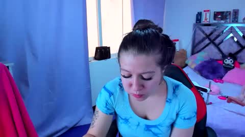 luna_analya online show from April 18, 4:09 pm