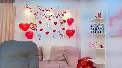 Luna And Titan  online show from February 19, 4:11 am