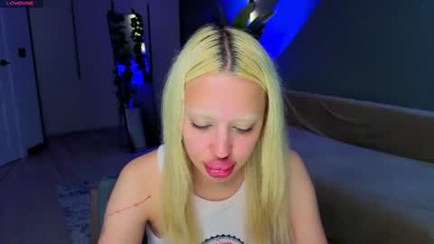 luna_beverly online show from June 13, 8:30 pm