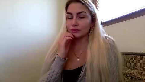 luna_blazer online show from October 29, 11:45 am