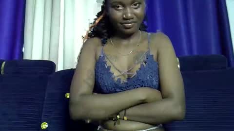luna_blues online show from May 17, 10:46 am