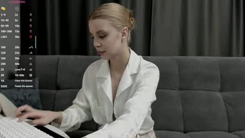 luna_de_luxe online show from December 1, 8:29 pm