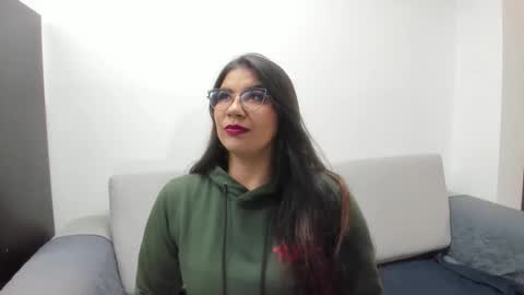 luna  online show from December 4, 11:10 am