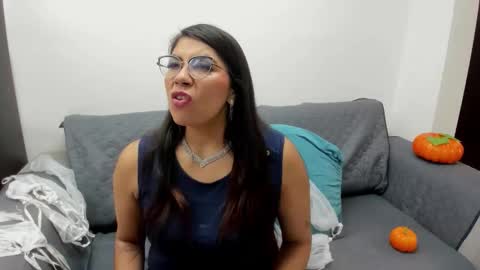 luna  online show from October 31, 11:21 am