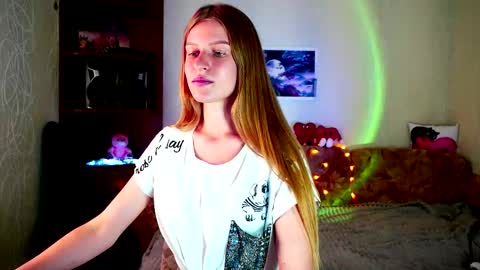 Snapshot of luna_evan chatting on October 7, 10:22 am luna_evan online show from October 7, 10:22 am