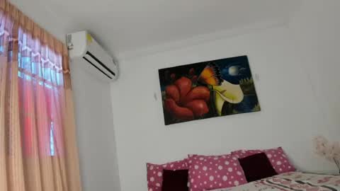luna_hills15 online show from July 8, 6:33 pm