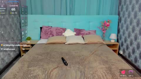 luna_lew1s online show from October 8, 8:42 am