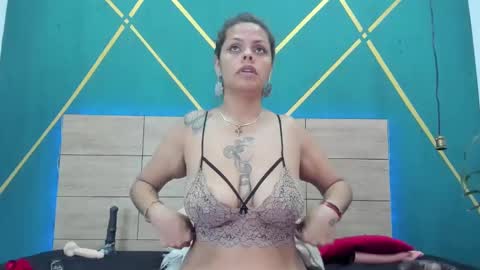 Snapshot of luna_smit_ chatting on February 10, 7:38 pm Luna online show from February 10, 7:38 pm
