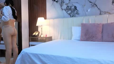 Snapshot of luna_star__18 chatting on October 23, 11:44 am A M M Y online show from October 23, 11:44 am