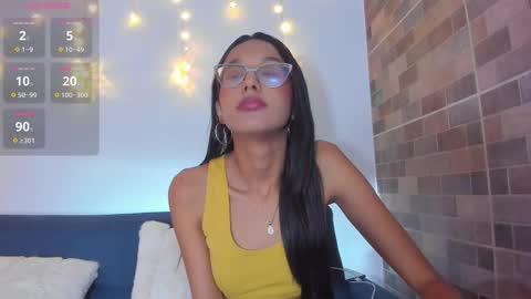 luna_valen online show from January 13, 9:00 pm