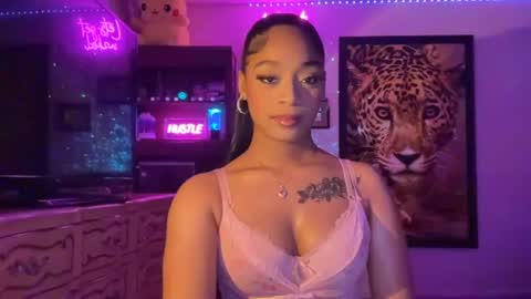 lunaa_11 online show from June 19, 5:46 am