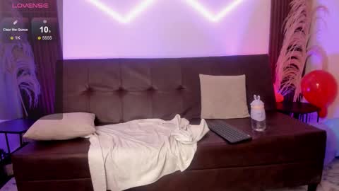 Luna  online show from December 18, 11:55 pm