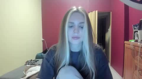 lunaangell online show from December 17, 10:27 pm