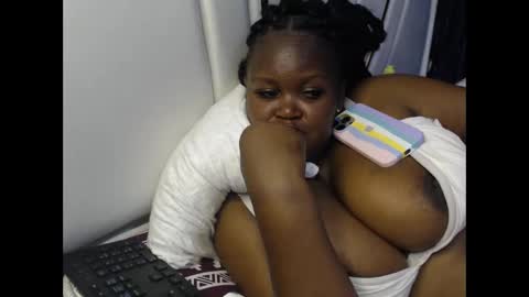 lunabloom01 online show from October 11, 8:19 am