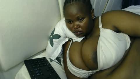 lunabloom01 online show from February 9, 9:46 am