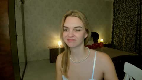 lunaflinn online show from February 18, 4:34 am