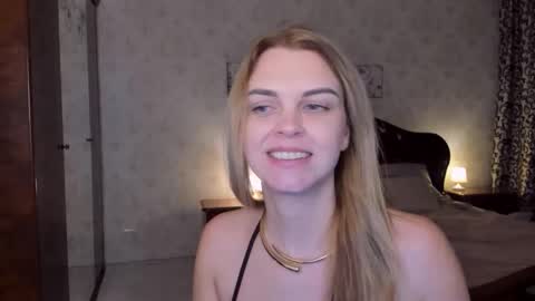 lunaflinn online show from February 6, 7:34 am