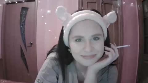 lunamystique_ online show from February 5, 9:18 pm