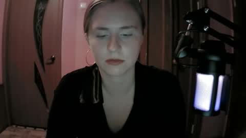 lunamystique_ online show from October 1, 7:02 pm