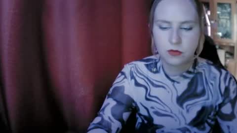 lunamystique_ online show from July 11, 12:30 pm