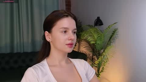 lunaolivia_ online show from November 7, 1:24 pm