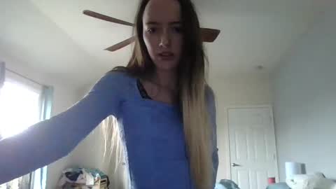 Snapshot of lunapixie2020 chatting on February 22, 5:57 pm lunapixie2020 online show from February 22, 5:57 pm