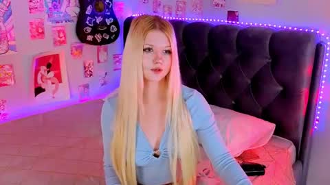 lunariafox online show from July 8, 3:04 pm