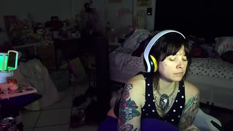 lunarqueen420 online show from July 2, 4:17 am