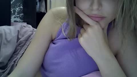 Luna  online show from November 1, 7:57 pm