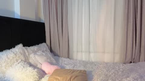 lunavelvet7 online show from March 14, 5:50 pm